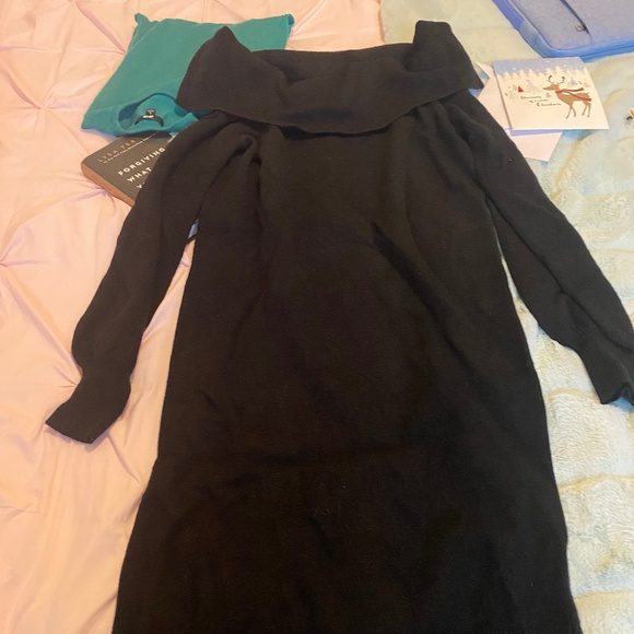 Soft Black tunic from Le Chateau - Picture 1 of 1